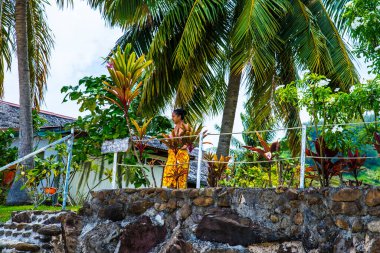 Moorea, Fransız Polinezyası: 09 / 03 / 2018: Moorea, Fransız Polinezyası 'ndaki yeşil dağların güzel manzarası