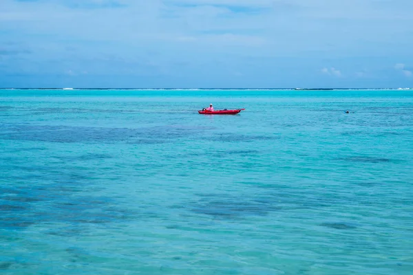 Moorea Polinezja Francuska 2018 Same Statki Błękitnym Oceanie Tropikalnej Wyspie — Zdjęcie stockowe