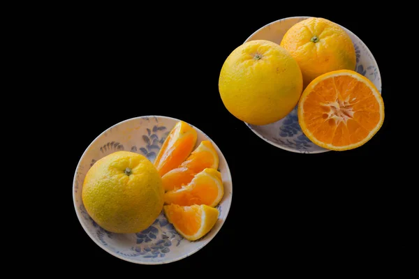 Des Oranges Pour Petit Déjeuner Fruits Sains Dans Différentes Assiettes — Photo