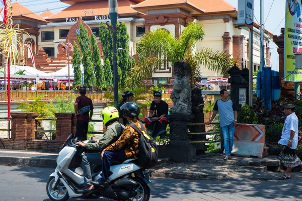 Pusat Kota Bali Pada Pagi Hari Jalan Utama Kehidupan Sekitar — Stok Foto