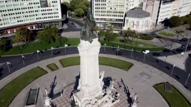 Lizbon, Portekiz şehir merkezinin hava görüntüsü. Güneşli bir günde Lizbon şehir markisi Pombal Meydanı Hava Parkı Panoraması, Portekiz, Avrupa