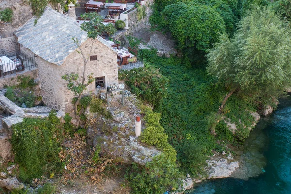 Piękny Widok Miasto Mostar Starym Mostem Meczetem Starożytnych Budynków Rzece — Zdjęcie stockowe