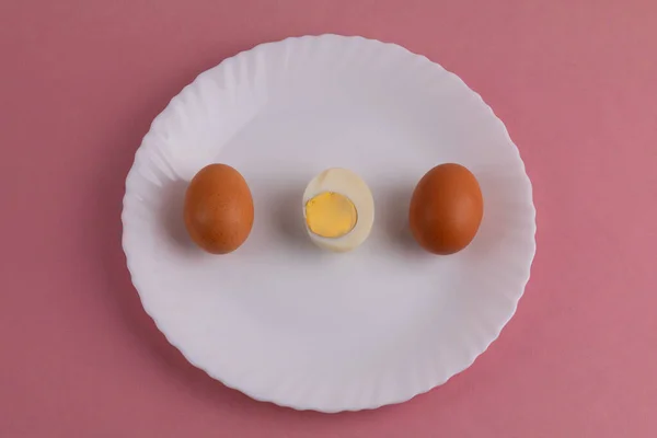 Minimalny Skład Tradycyjnej Zdrowej Włoskiej Żywności Smaczne Świeże Brązowe Jaja — Zdjęcie stockowe