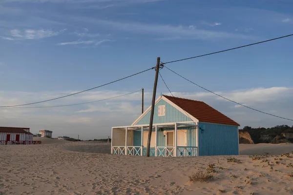 Krásný Charakteristický Dřevěný Dům Podél Pláže Costa Caparica Lisabonu Portugalsko — Stock fotografie