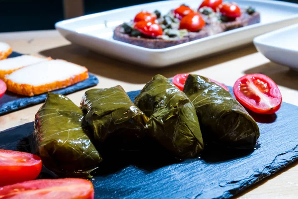 Dolma Köstliche Kasukasische Und Türkische Küche Weinblätter Gefüllt Mit Hackfleisch — Stockfoto