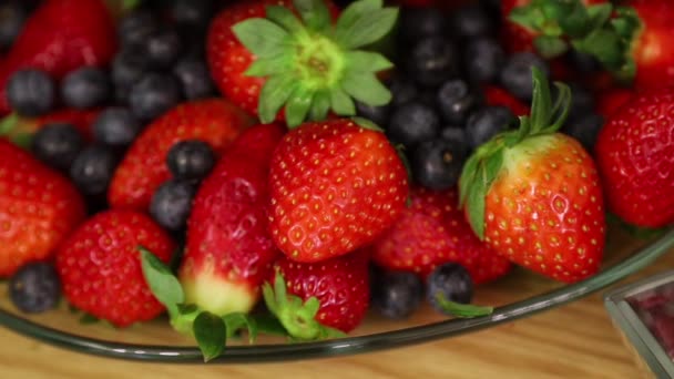 Strawberry Blueberry Close Table Decor — Stock Video