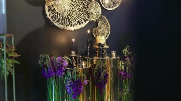 Gâteau Luxe Exclusif Noir Bouquets Fleurs Iris Violet Pour Célébration — Video
