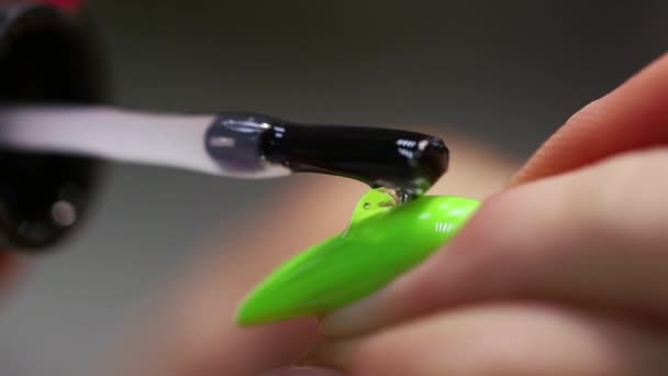 Manicura Profissional Extensão Prego Close Camada Final Prego Transparente Polonês — Vídeo de Stock