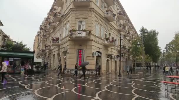 Azerbaijan Baku Octubre 2019 Llueve Otoño Por Las Calles Centrales — Vídeos de Stock