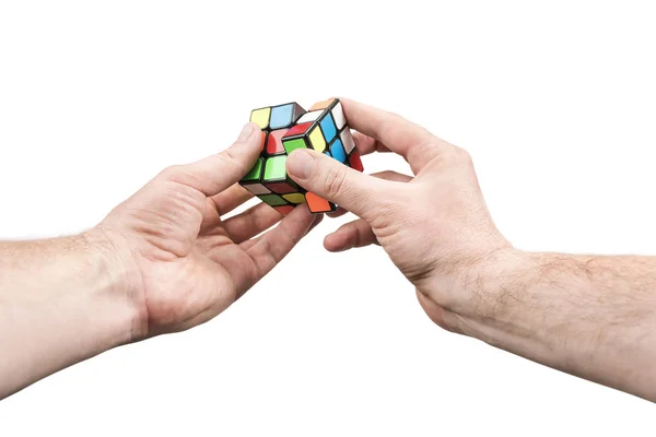 Kharkov, Ukraine - May 31, 2018: Hands twisting the Rubik cube — Stock Photo, Image