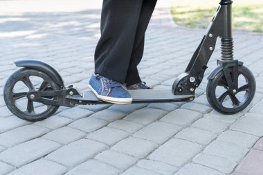 Bacaklarına tekme scooter