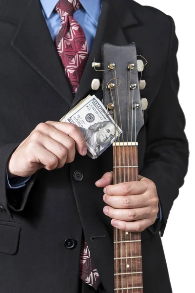 Бизнесмен с гитарой и деньгами — стоковое фото