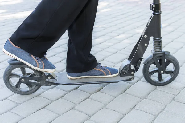 Freno de las piernas en el scooter — Foto de Stock