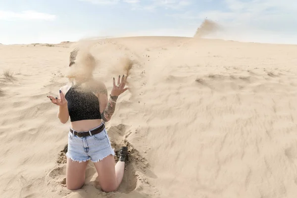 Woman Kneels Sand Throws Sand Covering Her Face — Stock Photo, Image