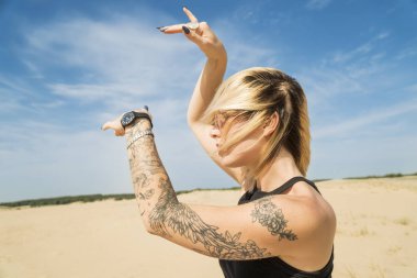 Kadın dansları çölde