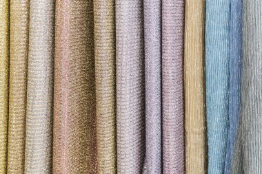 Kumaş - Triko ile ekran duruma farklı renkteki simli örnekleri