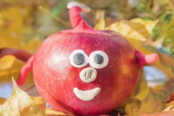 Children crafts pig from apple