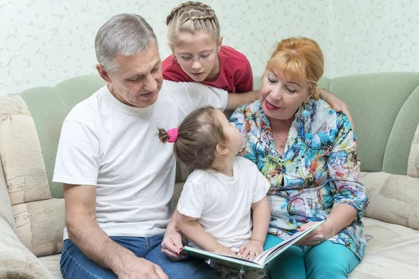 Grandmother and grandfather teach granddaughters — Stock Photo, Image