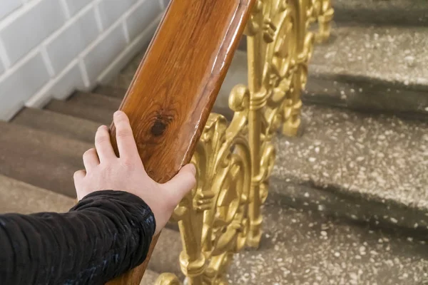 Hand holding the railing — Stock Photo, Image