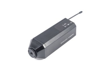 Beyaz arka plan üzerinde izole anten ile metal durumda küçük kablosuz casus fotoğraf makinesi