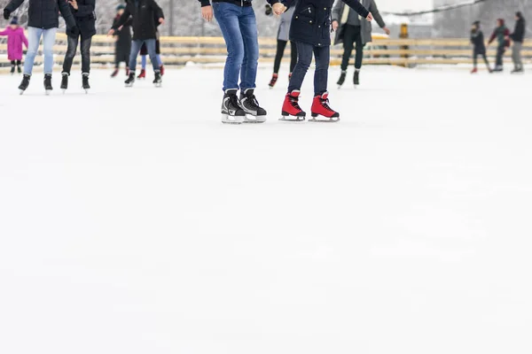 Människor Rider Öppen Isbana Vintern — Stockfoto