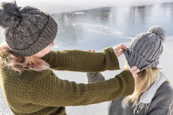 Vriendinnen Zijn Gek Rond Trekken Uit Hun Doppen Hun Ogen — Stockfoto