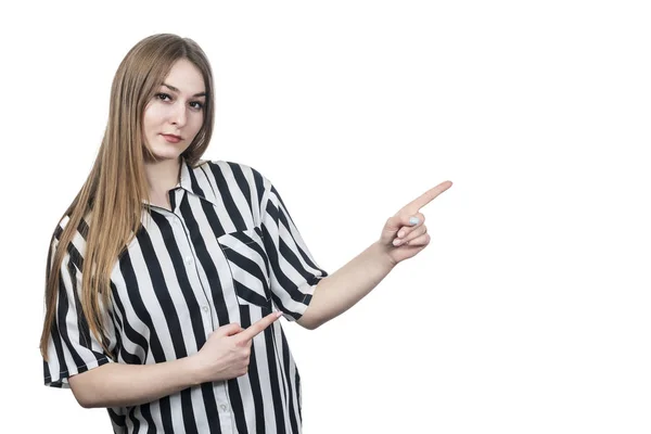 Bela Empresária Camisa Listrada Aponta Dedo Para Lado Isolado Fundo — Fotografia de Stock