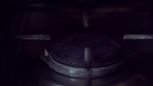 Gas fire on the stove — Stock Video