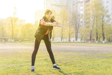 sabah egzersizleri sırasında ileri virajlar