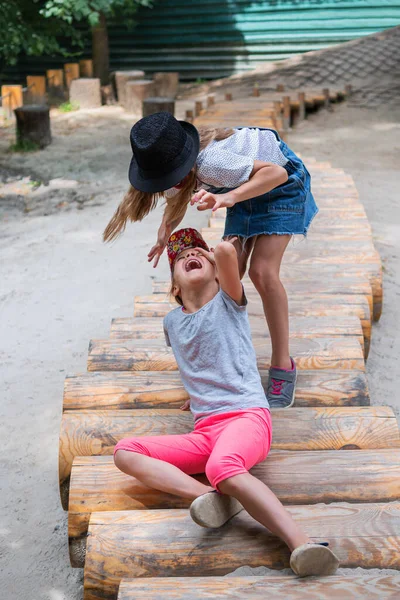 Two Girls Sisters Fighting Wooden Path Playground Park One Girl — Stock Photo, Image