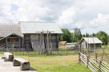 Kinerma, Rusya 'nın Karelia eyaletinde yer alan bir şehirdir. 2016 'da Kinerma Rusya' nın En Güzel Köyleri 'ne dahil edildi..