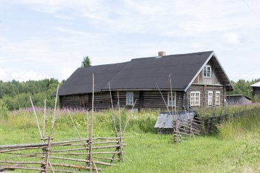 Kinerma, Rusya 'nın Karelia eyaletinde yer alan bir şehirdir. 2016 'da Kinerma Rusya' nın En Güzel Köyleri 'ne dahil edildi..