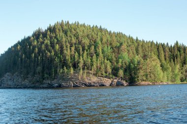 Ladoga Gölü ve Stone Embankment Sortavala 'da. Yüksek kalite fotoğraf