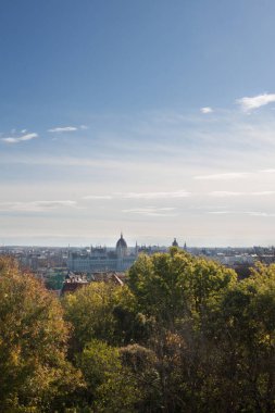 Budapeşte Parlamentosu, Macaristan. Güneşli bir sonbahar günü. Yüksek kalite fotoğraf