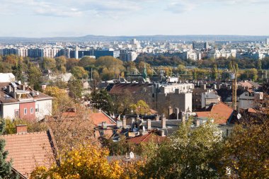 Budapeşte, Macaristan - 24 Ekim 2017: Budapeşte, Macaristan 'da çatı ve evler.