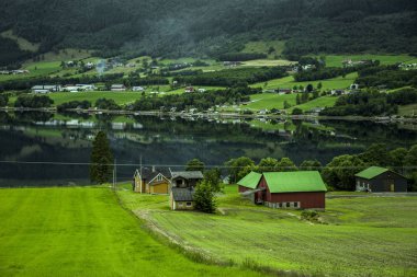 Göl ve ilçe daha og köyde Romsdal, Norveç