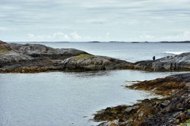 Kayalar ünlü Atlantic Ocean Road - Atlanterhavsveien, daha fazla og kıyısında Romsdal İlçesi, Norveç görüntüleyin..