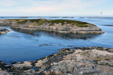 Güzel manzara ünlü Atlantic Ocean Road - Atlanterhavsveien, daha fazla og kıyısında Romsdal İlçesi, Norveç.
