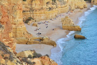 Algarve beach, inanılmaz hedef Portekiz ve tüm dünyada çok sayıda turist için tüm mevsim cazibe