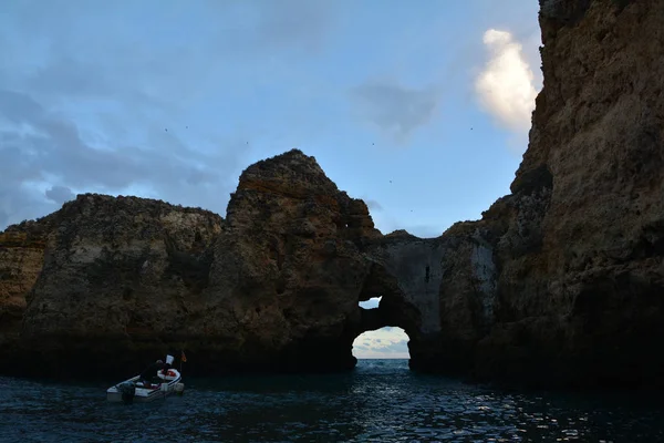 Wspaniałe Wyjątkowe Formacji Klify Łukami Groty Przemytników Jaskinie Morskie Lagos — Zdjęcie stockowe