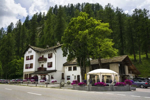 プラウン Lej グラウビュンデン州 スイス 2017 シルス湖 サンモリッツ スイス連邦共和国の近くの海岸でレストラン Cristallina — ストック写真