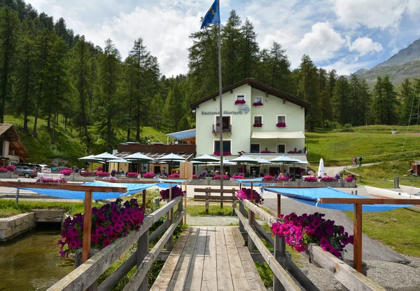 Plaun Lej Graubünden Schweiz Juli 2017 Restaurang Murtarol Stranden Sjön — Stockfoto