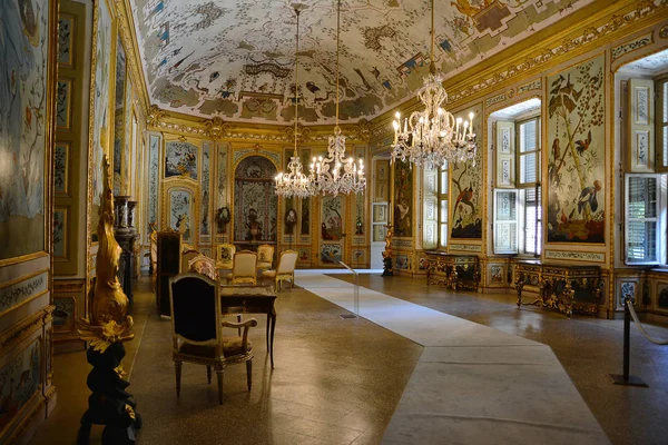 Torino, İtalya - 22 Temmuz 2017. Stupinigi Palace, avcılık Residence, Torino, İtalya en iyi cazibe kapalı.