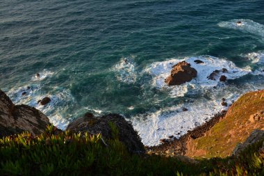 Guincho Beach, kıta Avrupa, Lizbon bölgesi, Portekiz en batıdaki nokta yakınındaki Cape Cabo da Roca üzerinden günbatımı