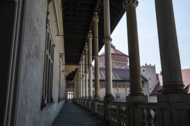 Krakow, Polonya - 2 Eylül 2016. Wawel Royal Castle, Krakow, Polonya avlusunda mimarisi bina dış.