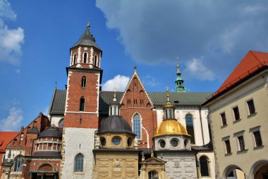 Aziz Stanislaus Kraliyet Archcathedral Bazilikası ve Wenceslaus Wawel tepe üzerinde. Mimari yakın kadar Wawel Kalesi, Krakow, Polonya parçası.