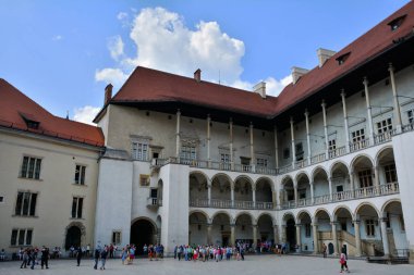 Krakow, Polonya - 2 Eylül 2016. Wawel Royal Castle, Krakow, Polonya avlusunda mimarisi bina dış.