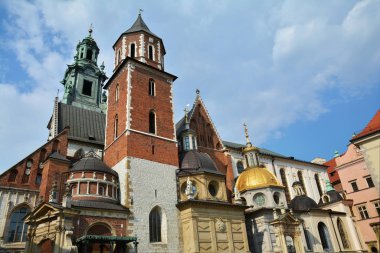 Aziz Stanislaus Kraliyet Archcathedral Bazilikası ve Wenceslaus Wawel tepe üzerinde. Mimari yakın kadar Wawel Kalesi, Krakow, Polonya parçası.