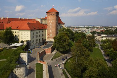 Krakow, Polonya - 2 Eylül 2016. Sandomierska Kulesi Wawel Kalesi, Krakow, Polonya en iyi cazibe Krakow şehir manzaralı.