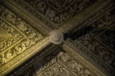 Sintra, Portekiz - 4 Kasım 2017. Sintra, Portekiz Lizbon bölgesi Pena sarayda içinde. Eski tavan